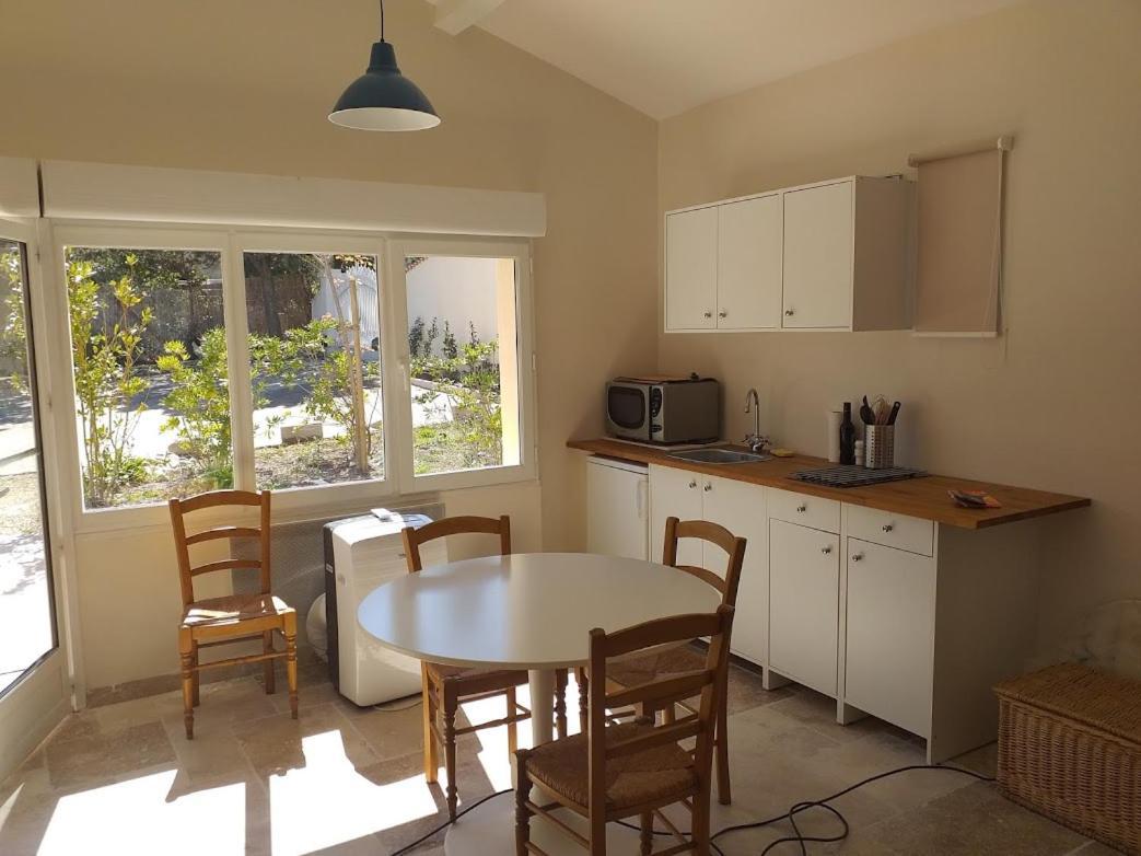 StudioLe Petit Jas Châteauneuf-de-Gadagne Extérieur photo